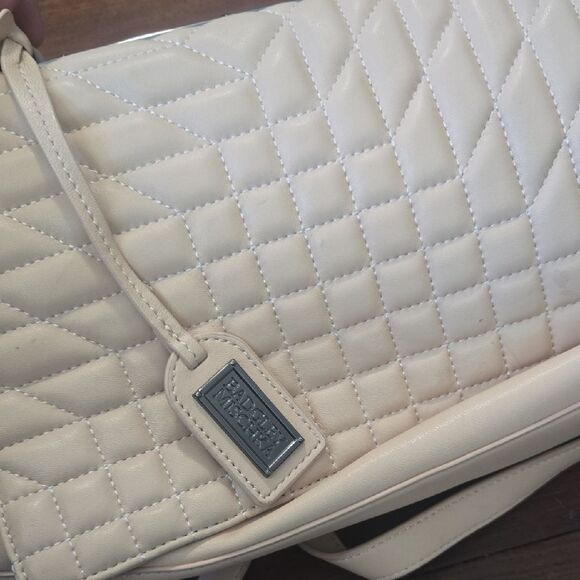 NEW Badgley Mischka Cream Quilted Shoulder Bag with Silver Accents - Picture 3 of 5